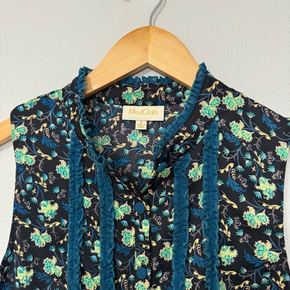 ModCloth Floral Sleeveless Blouse—S - Picture 3 of 9